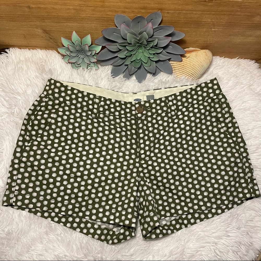 Old Navy seashell shorts olive green SZ4